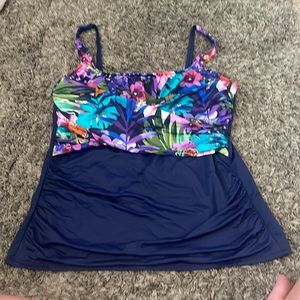 Lands end lady size 10 tankini top floral underwire worn once